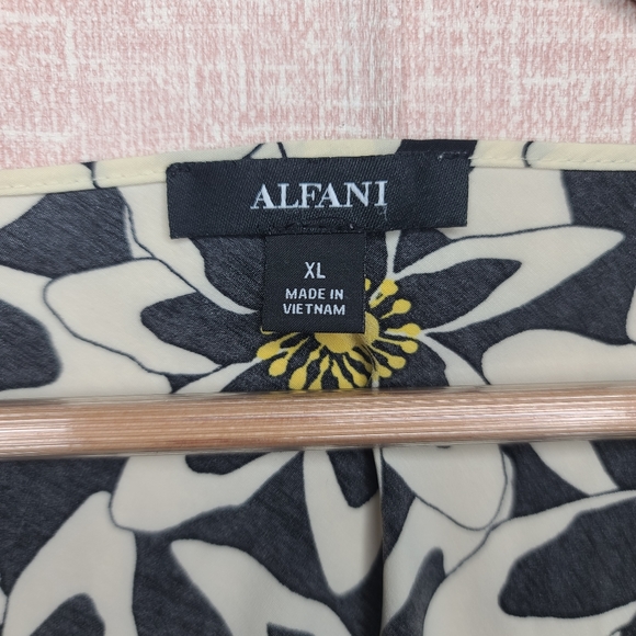 Alfani Bandana Style Blouse Floral - Picture 2 of 6